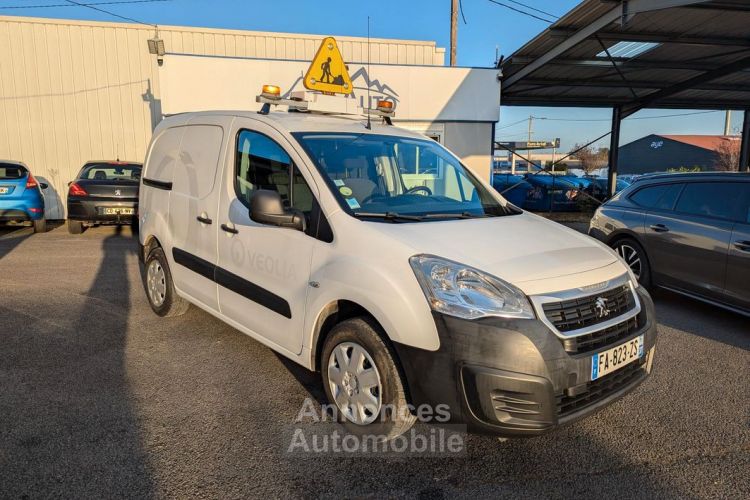 Peugeot Partner 1.6 blue hdi 100 premium, ATTELAGE, GIRAFON - <small></small> 11.760 € <small>TTC</small> - #1