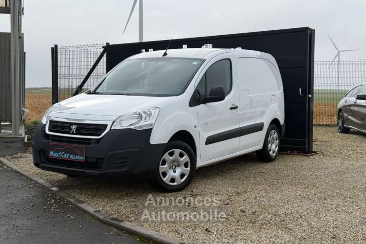 Peugeot Partner 3 sièges 86.000 km GPS Capt. arrière - <small></small> 10.990 € <small>TTC</small> - #1