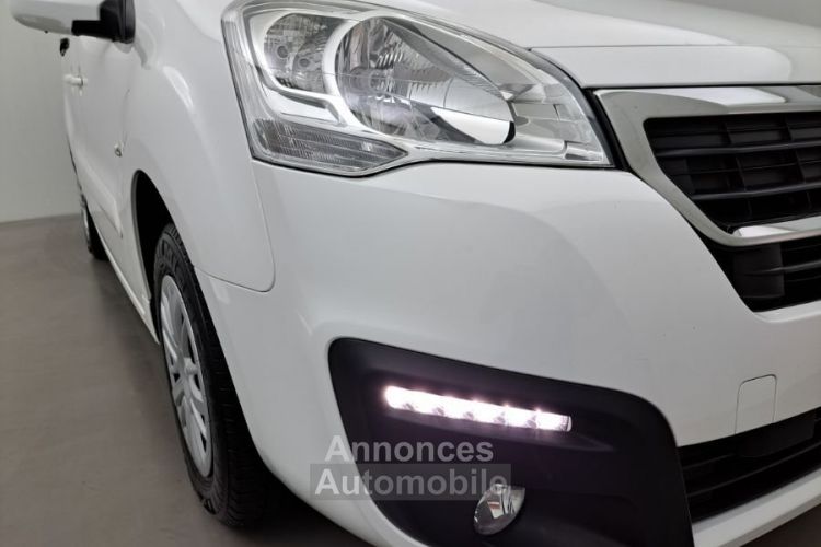 Peugeot Partner FOURGON ELECTRIQUE PREMIUM LONG ELECTRIQUE 3PL - <small></small> 14.988 € <small>TTC</small> - #24