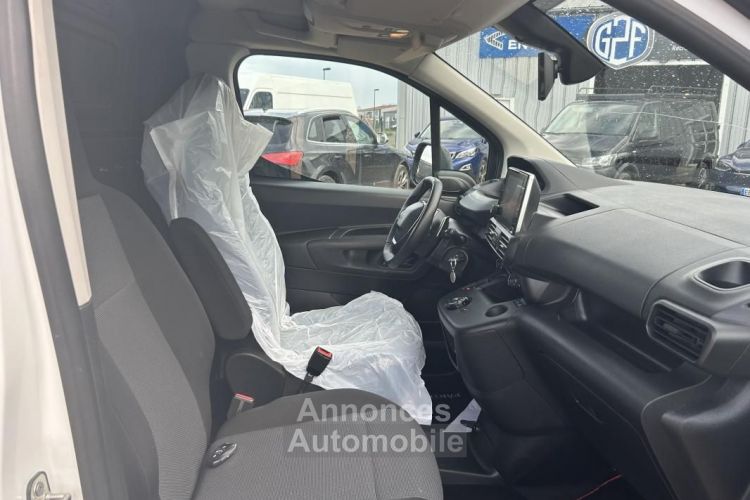 Peugeot Partner FOURGON LONG 950 KG BLUEHDI 130 S&S EAT8 ASPHALT - <small></small> 13.690 € <small>TTC</small> - #16