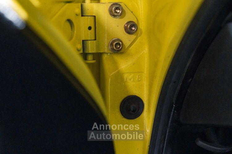 Porsche 911 2,7 Light Yellow - <small>A partir de </small>820 EUR <small>/ mois</small> - #24