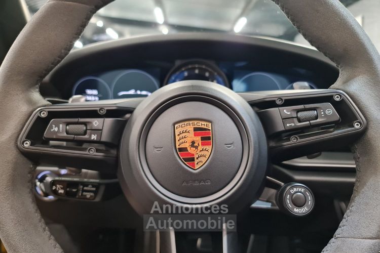 Porsche 992 PORSCHE 992 CARRERA 4S CABRIOLET JAUNE RACING – ÉCHAPPEMENT SPORT / SPORT DESIGN - <small></small> 139.990 € <small></small> - #50