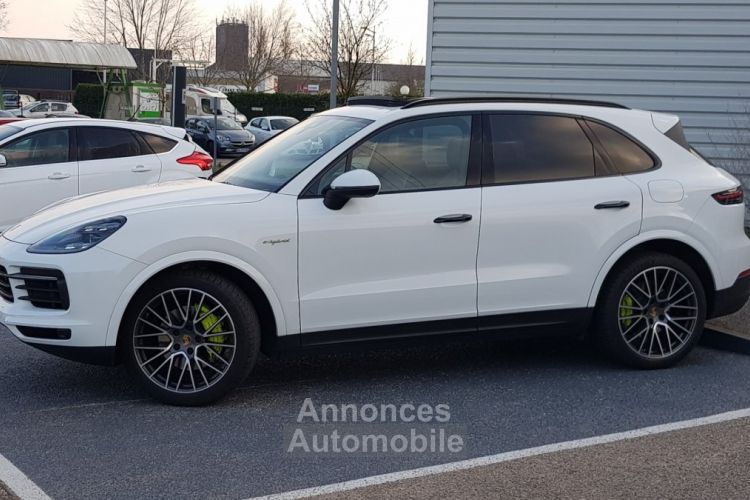 Porsche Cayenne 3.0 V6 E-HYBRID 462 CV TIPTRONIC  TOIT PANO MATRIX LED - <small></small> 72.990 € <small>TTC</small> - #22