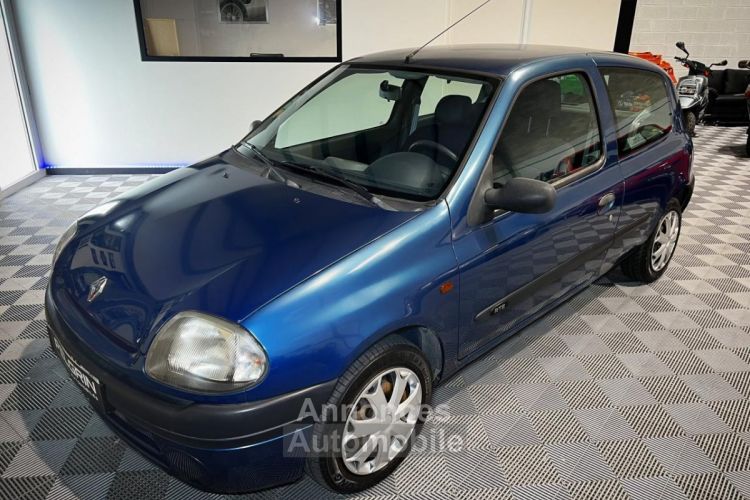 Renault Clio 1.2 essence - 3 portes - 2 clés - CT OK - <small></small> 3.490 € <small>TTC</small> - #1