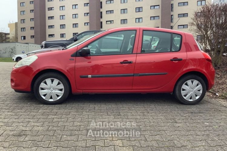 Renault Clio 1.2 YAHOO - <small></small> 5.250 € <small>TTC</small> - #1