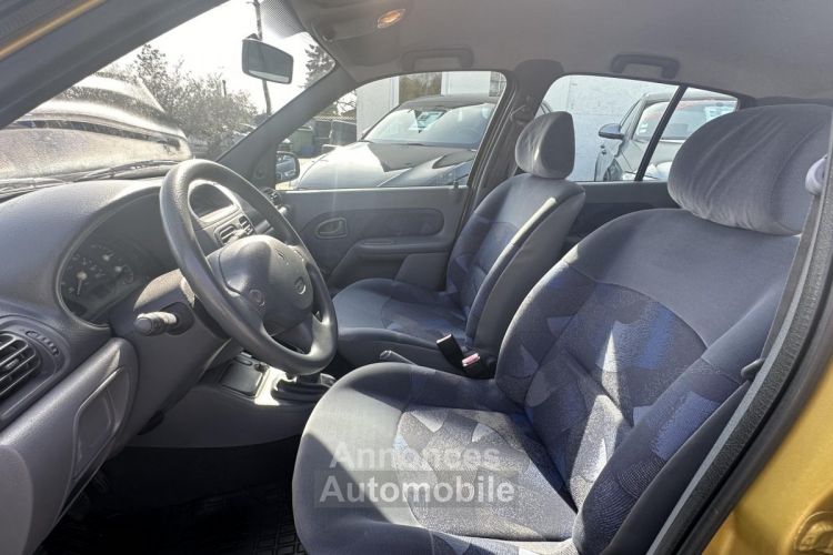 Renault Clio 1.4i 75 RTE - GARANTIE 6 MOIS - <small></small> 3.990 € <small>TTC</small> - #11