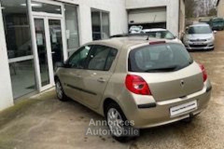 Renault Clio 1.5 dCi 86 Privilège BOITE AUTOMATIQUE - <small></small> 6.990 € <small>TTC</small> - #2