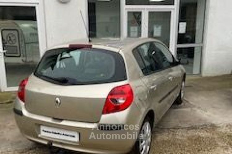 Renault Clio 1.5 dCi 86 Privilège BOITE AUTOMATIQUE - <small></small> 6.990 € <small>TTC</small> - #3