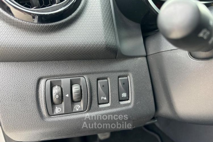 Renault Clio 1.5 DCI 90 ch ENERGY BUSINESS COURROIE DISTRI NEUVE - <small></small> 7.989 € <small>TTC</small> - #20