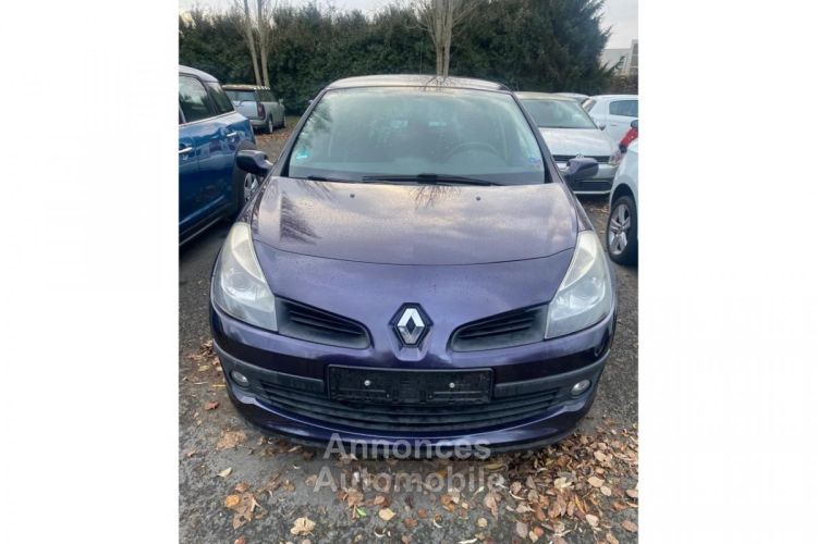 Renault Clio 1.6i 16V - 110 III BERLINE Dynamique PHASE 1 - <small></small> 3.490 € <small>TTC</small> - #1