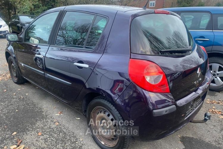 Renault Clio 1.6i 16V - 110 III BERLINE Dynamique PHASE 1 - <small></small> 3.490 € <small>TTC</small> - #3