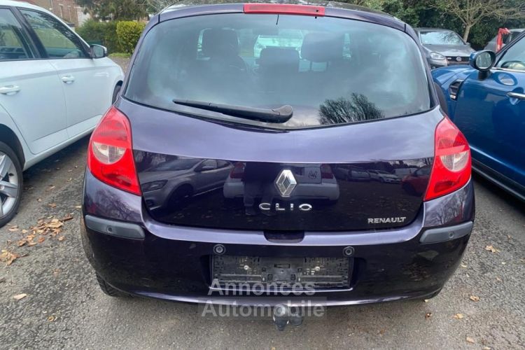 Renault Clio 1.6i 16V - 110 III BERLINE Dynamique PHASE 1 - <small></small> 3.490 € <small>TTC</small> - #4