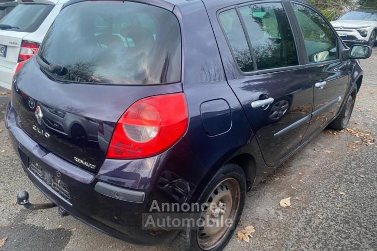 Renault Clio 1.6i 16V - 110 III BERLINE Dynamique PHASE 1 - <small></small> 3.490 € <small>TTC</small> - #5