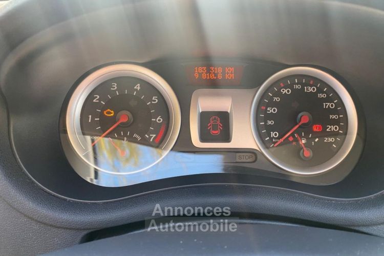 Renault Clio 1.6i 16V - 110 III BERLINE Dynamique PHASE 1 - <small></small> 3.490 € <small>TTC</small> - #10