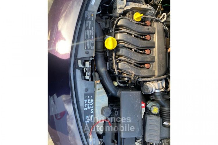 Renault Clio 1.6i 16V - 110 III BERLINE Dynamique PHASE 1 - <small></small> 3.490 € <small>TTC</small> - #17