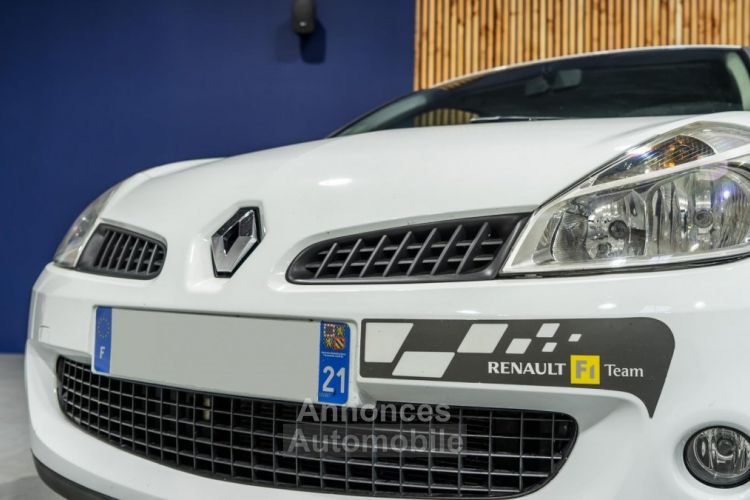 Renault Clio 2.0i 16V - 200 III BERLINE Sport F1 Team PHASE 1 - <small></small> 19.900 € <small>TTC</small> - #12