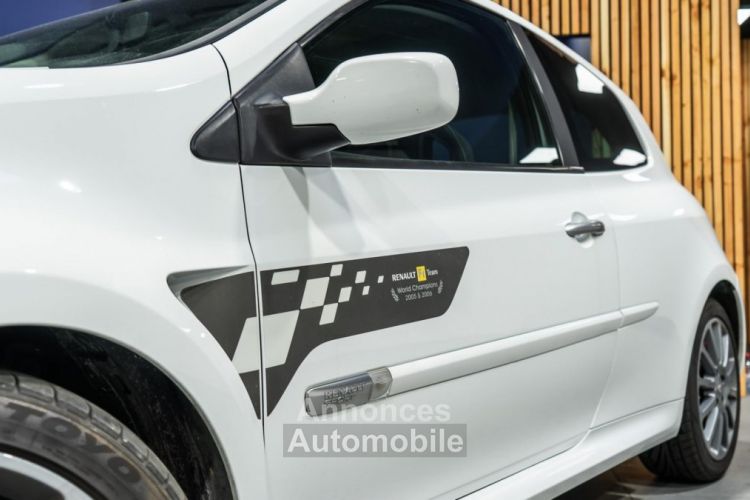 Renault Clio 2.0i 16V - 200 III BERLINE Sport F1 Team PHASE 1 - <small></small> 19.900 € <small>TTC</small> - #13