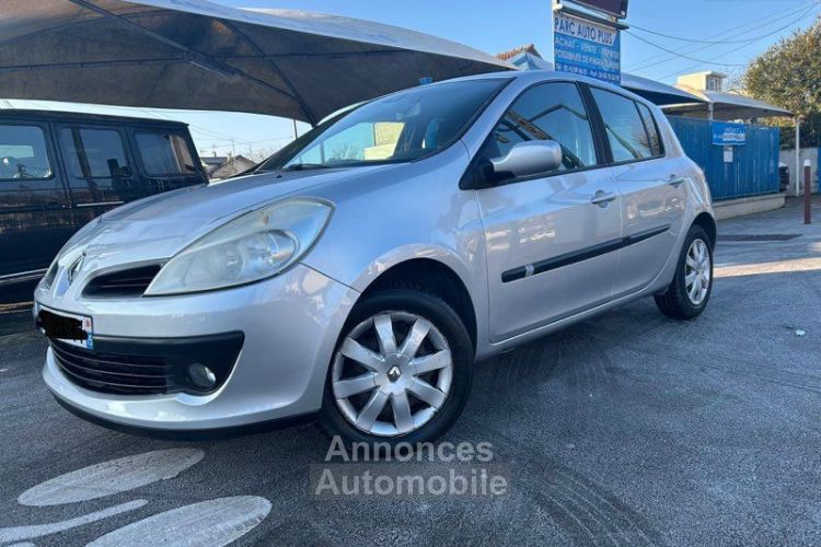 Renault Clio 3 1.6L i 111CV BOÎTE AUTO - <small></small> 5.490 € <small>TTC</small> - #1