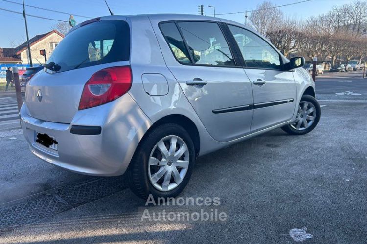 Renault Clio 3 1.6L i 111CV BOÎTE AUTO - <small></small> 5.490 € <small>TTC</small> - #3