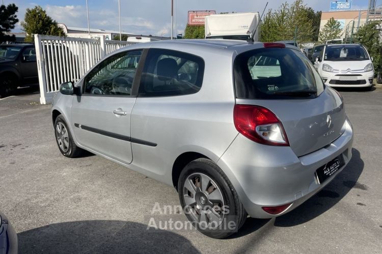 Renault Clio 3 dci 75 expression portes (5 places-clim) - <small></small> 3.990 € <small>TTC</small> - #2