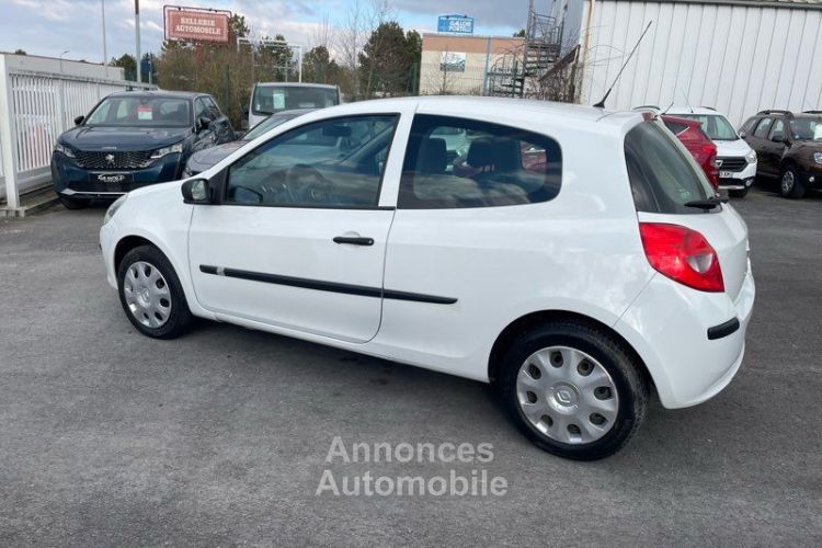 Renault Clio 3 DCI PORTES ( TVA récupérable ) - <small></small> 3.990 € <small>TTC</small> - #2