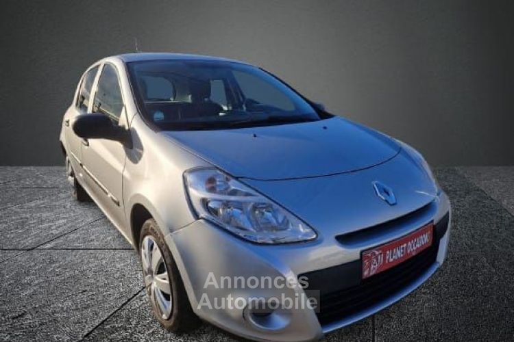 Renault Clio 3 Essence 1.2i 75cv 42854 Km 1ère Main - <small></small> 7.490 € <small>TTC</small> - #2