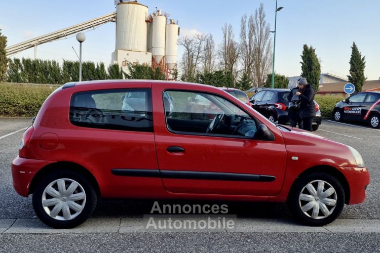 Renault Clio CAMPUS Phase 2 1.2 i 16V 75cv - <small></small> 2.900 € <small>TTC</small> - #7