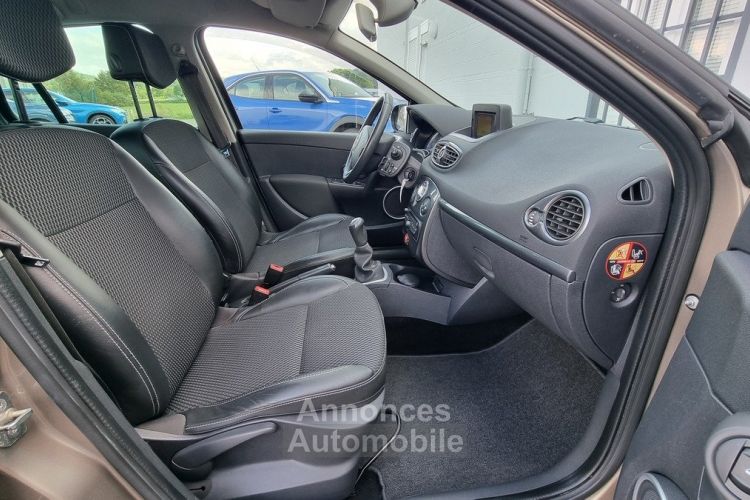 Renault Clio Estate 3 TCE 100 CV LUXE / 1E MAIN / 53 000KM / DISTRI 2024 / RADAR AR / GPS / REGUL - <small></small> 6.790 € <small>TTC</small> - #17