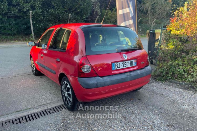 Renault Clio II 1.2 16V 1149cm3 75cv  - <small></small> 3.300 € <small>TTC</small> - #10