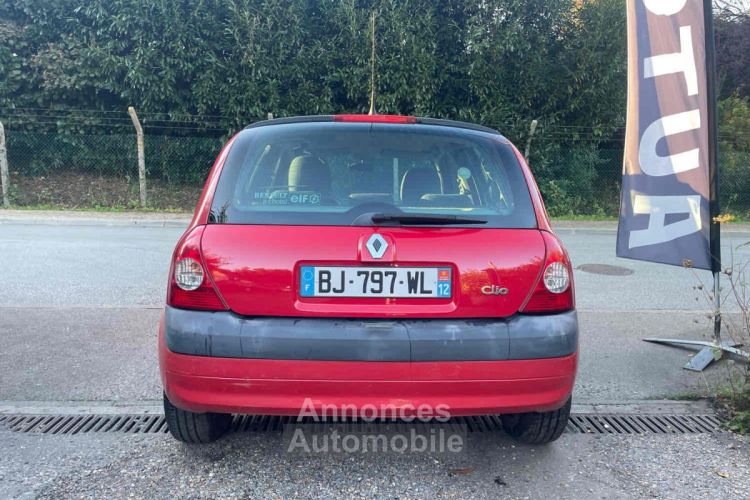 Renault Clio II 1.2 16V 1149cm3 75cv  - <small></small> 3.300 € <small>TTC</small> - #11