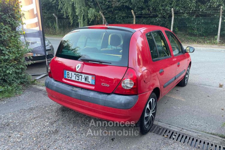 Renault Clio II 1.2 16V 1149cm3 75cv  - <small></small> 3.300 € <small>TTC</small> - #12