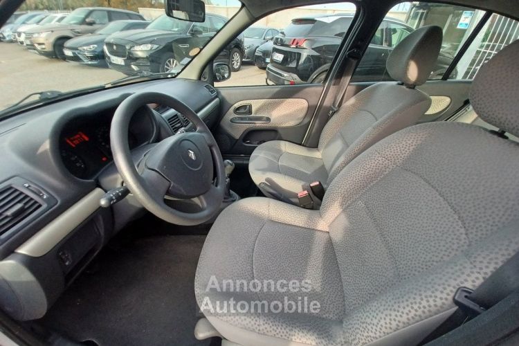 Renault Clio II 1.2 i 75CV CAMPUS 5P - FAIBLE KILOMETRAGE CLIM - <small></small> 6.990 € <small>TTC</small> - #19