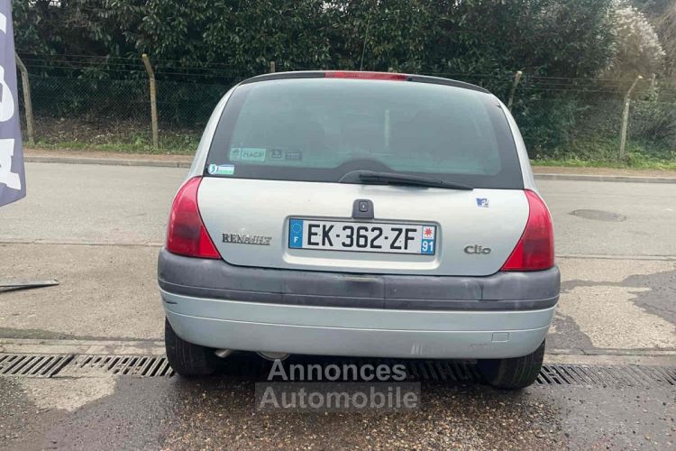 Renault Clio II 1.4 75CV - <small></small> 3.200 € <small>TTC</small> - #12