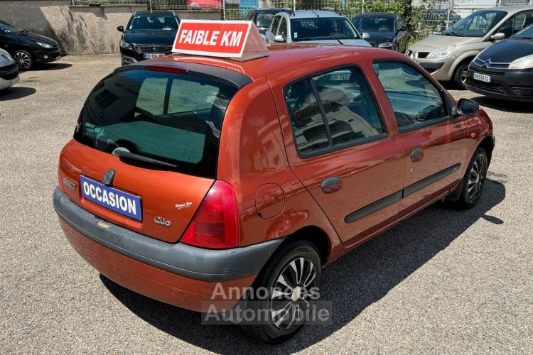 Renault Clio II 1.4i 75 Cv Faible Kilométrage-1ère Main-Double De Clé - <small></small> 3.990 € <small>TTC</small> - #4