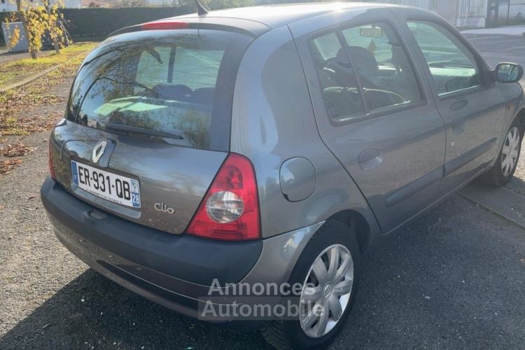 Renault Clio II 1.5 DCI 65CH EXPRESSION 5P - <small></small> 5.100 € <small>TTC</small> - #8