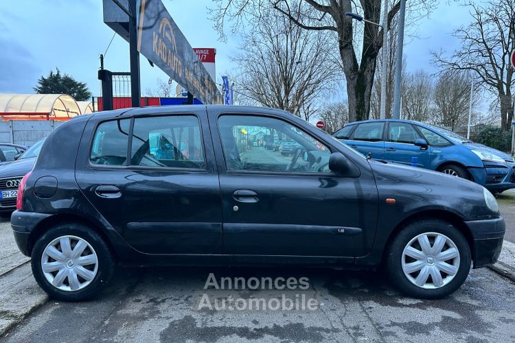 Renault Clio II 1.6 90 RXT - <small></small> 3.995 € <small>TTC</small> - #19