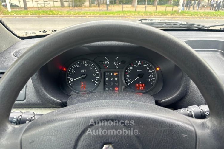 Renault Clio II (2) 1.2 16S EXPRESSION QUICKSHIFT 3P - <small></small> 3.995 € <small>TTC</small> - #13