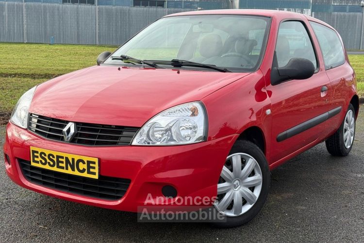 Renault Clio II Campus - 1.2i 8V 60ch (4 cv) BVM5 Rouge 3 Portes Clim 2011 - <small></small> 4.500 € <small>TTC</small> - #1