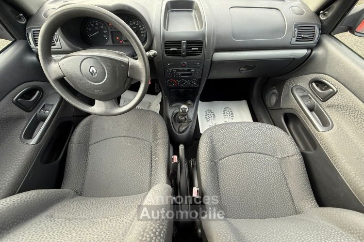 Renault Clio II Campus - 1.2i 8V 60ch (4 cv) BVM5 Rouge 3 Portes Clim 2011 - <small></small> 4.500 € <small>TTC</small> - #6