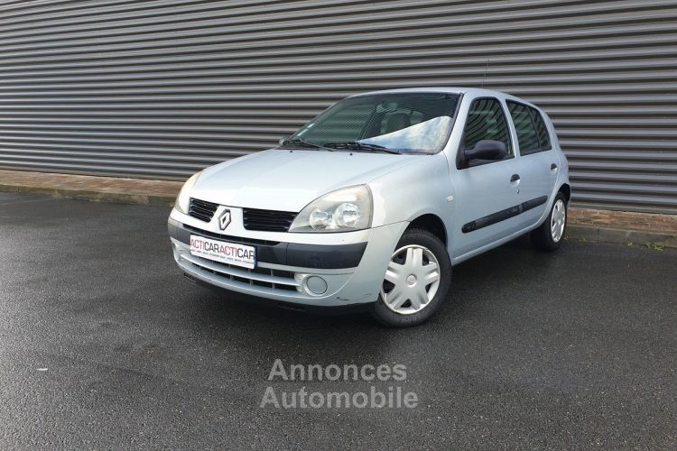Renault Clio ii phase 2 1.2 75 confort authentique . 5 pts - <small></small> 4.990 € <small>TTC</small> - #1