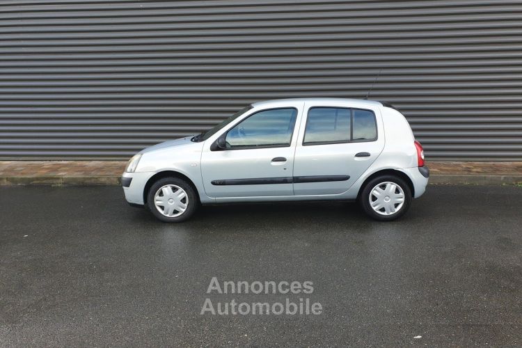Renault Clio ii phase 2 1.2 75 confort authentique . 5 pts - <small></small> 4.990 € <small>TTC</small> - #3