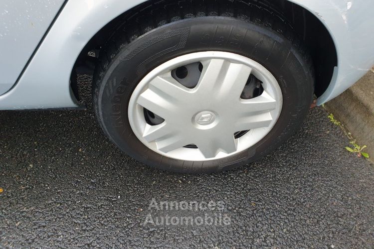 Renault Clio ii phase 2 1.2 75 confort authentique . 5 pts - <small></small> 4.990 € <small>TTC</small> - #5