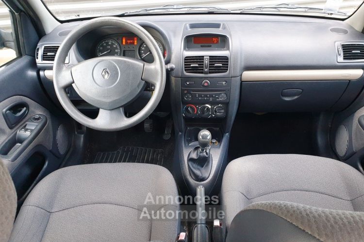 Renault Clio ii phase 2 1.2 75 confort authentique . 5 pts - <small></small> 4.990 € <small>TTC</small> - #6