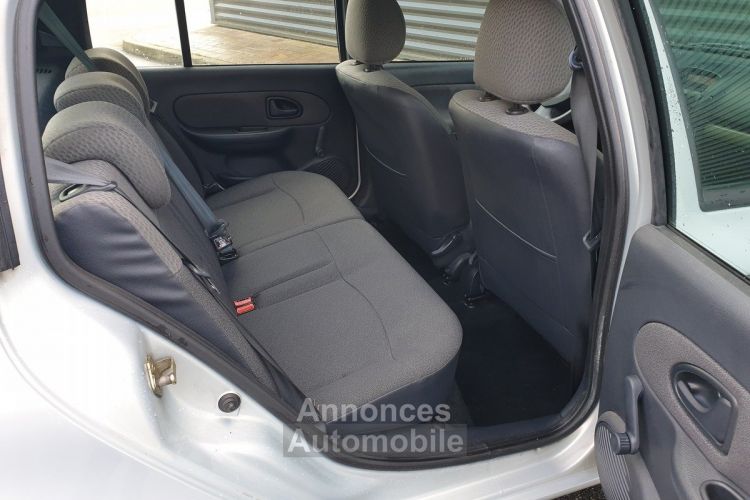 Renault Clio ii phase 2 1.2 75 confort authentique . 5 pts - <small></small> 4.990 € <small>TTC</small> - #7