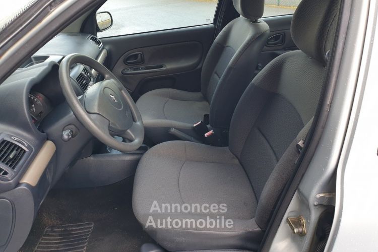 Renault Clio ii phase 2 1.2 75 confort authentique . 5 pts - <small></small> 4.990 € <small>TTC</small> - #19