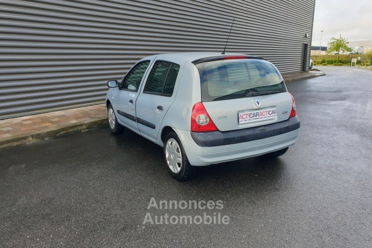 Renault Clio ii phase 2 1.2 75 confort authentique . 5 pts - <small></small> 4.990 € <small>TTC</small> - #21