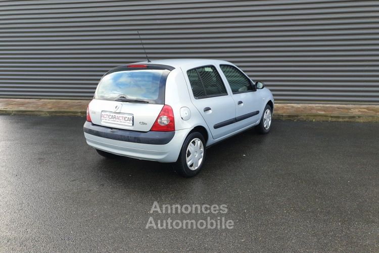 Renault Clio ii phase 2 1.2 75 confort authentique . 5 pts - <small></small> 4.990 € <small>TTC</small> - #22