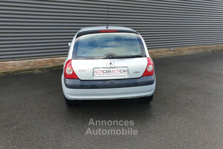 Renault Clio ii phase 2 1.2 75 confort authentique . 5 pts - <small></small> 4.990 € <small>TTC</small> - #23