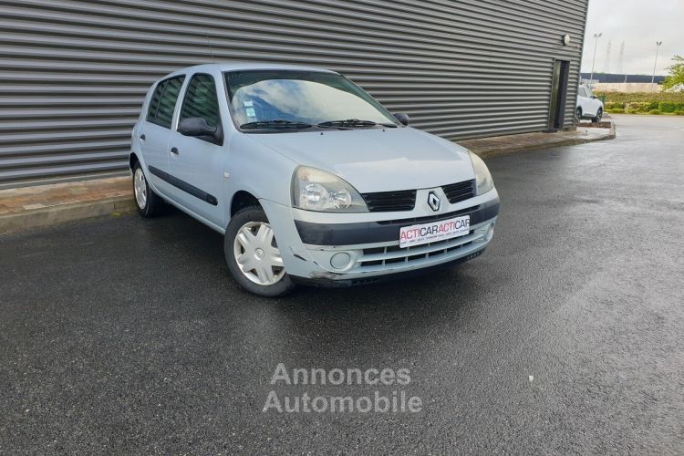 Renault Clio ii phase 2 1.2 75 confort authentique . 5 pts - <small></small> 4.990 € <small>TTC</small> - #24
