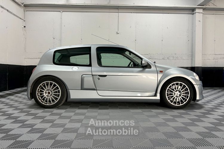 Renault Clio II V6 24S 230 RS - N. 1058 - 16200 Km - COLLECTOR - <small></small> 60.000 € <small></small> - #12